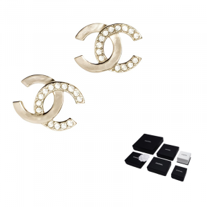 CHANEL Серьги-гвоздики унисекс Gold