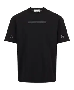 Черная футболка стандартного кроя из ткани с гоночным принтом на спине и жаккардовым узором. Iceberg, черный