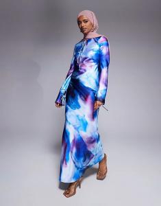 Платье макси из атласа Daska с абстрактным рисунком в кобальтово-синем цвете