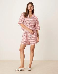 Пляжные шорты Aray в красно-белую полоску — часть комплекта