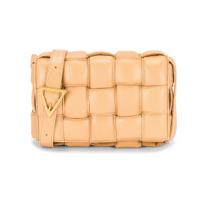 Сумка кросс-боди Bottega Veneta Small Padded Cassette, цвет Almond & Gold