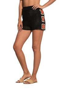 Шорты с боковыми вставками, связанные крючком, черного цвета ELAN