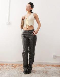 Вязаный топ COLLUSION с завязками спереди в цвете пахты и желтого цвета