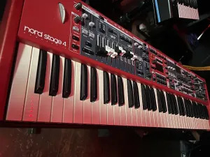 Цифровое пианино Nord Stage 4 SW73 Compact с 73 клавишами с полу-взвешенными клавишами 2023 - настоящее время - красное
