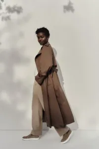 Женские кроссовки Vionic Kimmie Perf - удобные слипоны с встроенной стелькой для поддержки свода стопы, которая помогает корректировать пронацию и облегчать боль в пятке, вызванную плантарным фасциитом