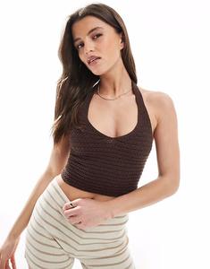 Укороченный топ Stradivarius с вырезом халтер коричневого цвета