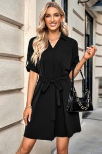 Платье-трапеция с V-образным вырезом и поясом на талии TRUEDAMES, черный