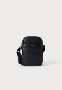Сумка кросс-боди Calvin Klein ZIP SLIM REPORTER, Black