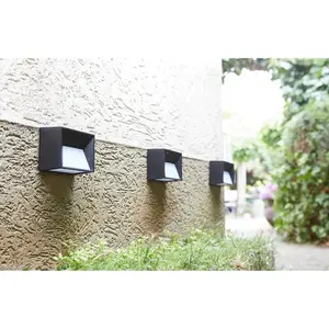 Наружный настенный светильник Солнечно-интеллектуальный гибридный настенный светильник - Мэриленд с LED-модулем, 1 шт., настенный светильник с направленным вверх и вниз светом Luxform, черный