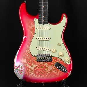 Fender Custom Shop '62 Stratocaster Heavy Relic - состаренная розовая пейсли 2025 (CZ587847)