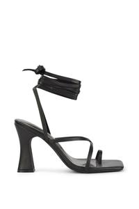 Сандалии Dylan на высоком каблуке с квадратным носком и шнуровкой на блочном каблуке XY London, черный