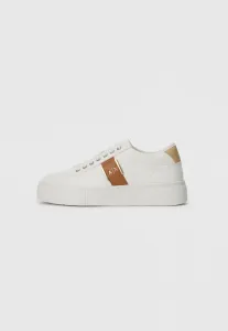 Тренеры Armani Exchange, Off White/Glazed Ginger