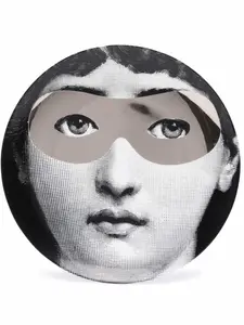 Декоративная тарелка с графичным принтом Fornasetti, черный