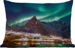 Подушка для улицы Северное сияние над деревней в Норвегии - 60 x 40 см - водонепроницаемая - подушка для отдыха - декоративная подушка - подушка для дома MuchoWow