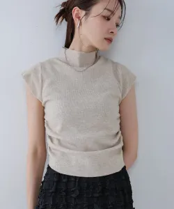 Топ с высоким воротником и сборками по бокам