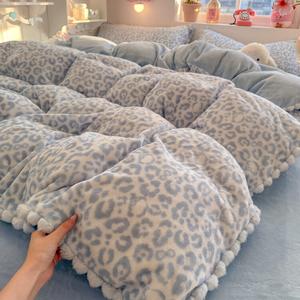 Antarctic Комплект постельного белья из молочного вельвета (простыня на резинке 180 см, пододеяльник 200х230 см), цвет Blue Leopard Pattern