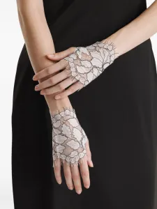 Перчатки-митенки в технике кроше 2310 Studio, белый