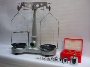 Школьные весы 1000 г плюс гири PHU Lewandowski