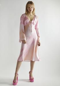 Платье Glamorous FLUTE SLEEVE BIAS CUT, Pastel Digital Tie Dye/Pink