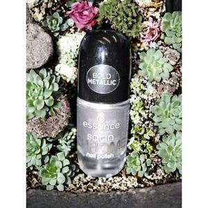 Лак для ногтей Satin Bold Metallic Chrome 04 Steel Gpt Top Silver Colored Essence