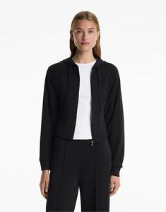 Укороченная толстовка OYSHO с капюшоном из мягкого на ощупь модала черного цвета