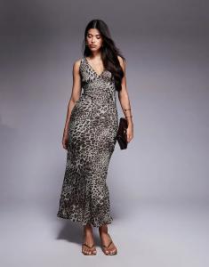 Длинное платье-комбинация с глубоким V-образным вырезом и завязками от Princess Polly Nellie с леопардовым принтом