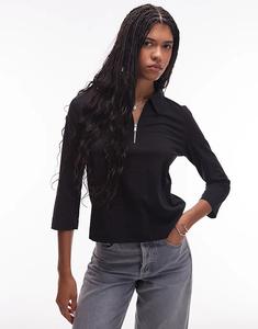 Трикотажный топ-поло ARKET из трикотажного полотна с воротником-молнией и рукавами длиной 3/4 черного цвета