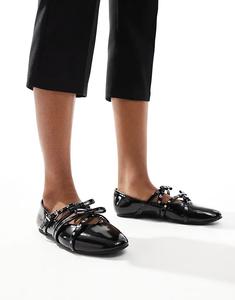Балетки с ремешками и заклепками черного цвета Stradivarius