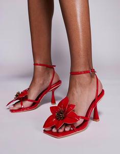 Босоножки Public Desire Hydrangea 3D с цветочным принтом и ремешками на среднем каблуке красного цвета