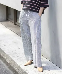 Белые джинсы и широкие брюки цвета гикори