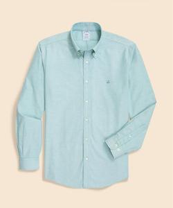 Эластичная рубашка Oxford с логотипом GF, сезонные цвета, повседневный крой.