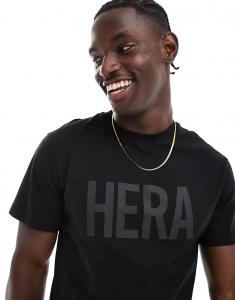 Футболка черного цвета с этикеткой regular fit Hera