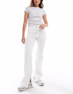 Расклешенные джинсы Stradivarius D74 белого цвета
