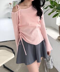 Трикотажный топ на одно плечо с завязками по бокам и лентой на плече