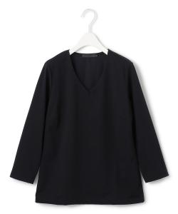 Прочный моющийся трикотажный пуловер с V-образным вырезом.