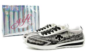 Кроссовки Cron Racer устойчивые к истиранию низкие повседневные unisex DESCENTE, черный