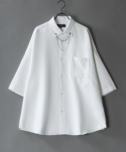 Мужская рубашка с короткими рукавами и широкими штанинами, с цепочкой.