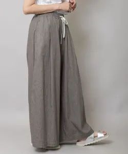 Широкие брюки из денима плотностью 6 унций с неоднородной текстурой.