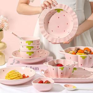 Ceramics Набор посуды Cute High-Quality из 9 предметов на 2 персоны: керамические тарелки и миски Strawberry, палочки для еды Pink Sweetheart