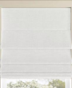 Аккумуляторные римские шторы Somerton с текстурой 100% затемненияSun Zero Аккумуляторные римские шторы Somerton с текстурой 100% Blackout, белый