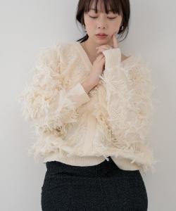 Топ из ворсистой ткани, тянущейся в двух направлениях (спереди и сзади).