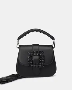 Женская кожаная сумка через плечо с квадратной деталью со стразами Alma en Pena, чёрный
