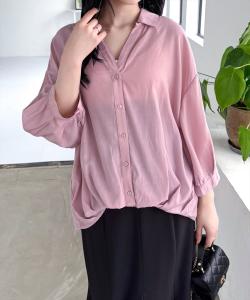 Блузка с защипами на спинке и рукавами три четверти