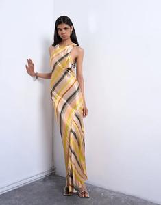 Атласное платье-миди Topshop с высоким воротом и борцовкой в ​​полоску омбре