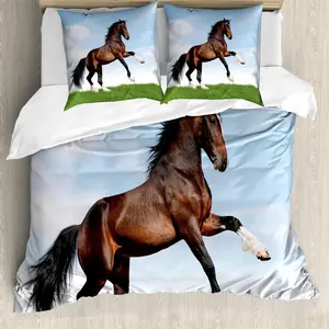 Пододеяльник ABAKUHAUS "Лошадь, бегущая по траве", с защитой от клещей, подходит для аллергиков, с наволочками, 155 см x 220 см - 80 x 80 см, синий, зеленый, коричневый Abakuhaus