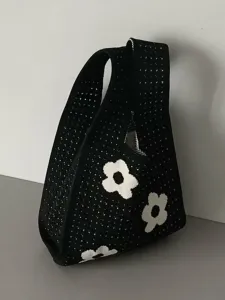 Выберите один из 2 видов вязаных сумок для женщин.