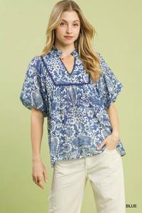 Топ с абстрактным принтом и пышными рукавами-воланами TRUEDAMES, синий