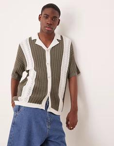 ASOS DESIGN свободный трикотажный поло с воротом Revere и пуговицами, связанный крючком, в оттенках зеленого шалфея и экрю