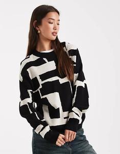 Джемпер с круглым вырезом и однотонным анималистичным принтом