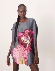 Мини-платье-кокон с вышитыми цветами и искаженным узором Arrange, темно-серый